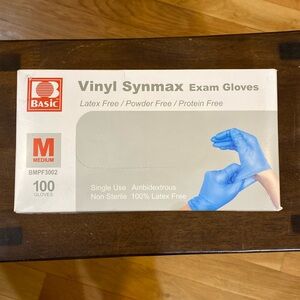 NWT Vinyl Synmax Exam Gloves - Medium